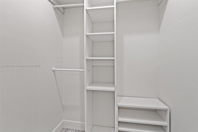 Building Photo - 2558 Trapp Ave