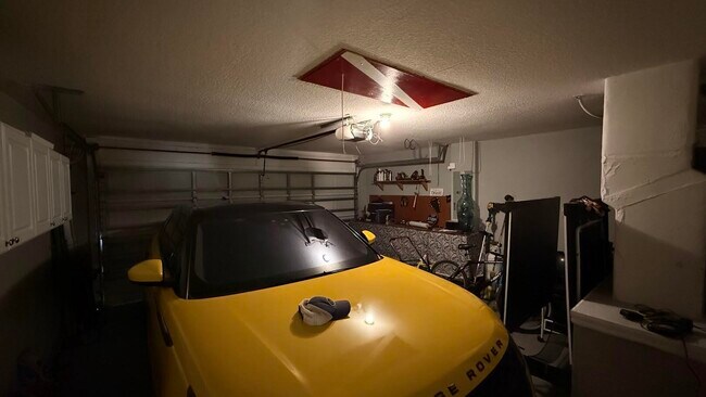 Building Photo - 3647 SW Ballweg St