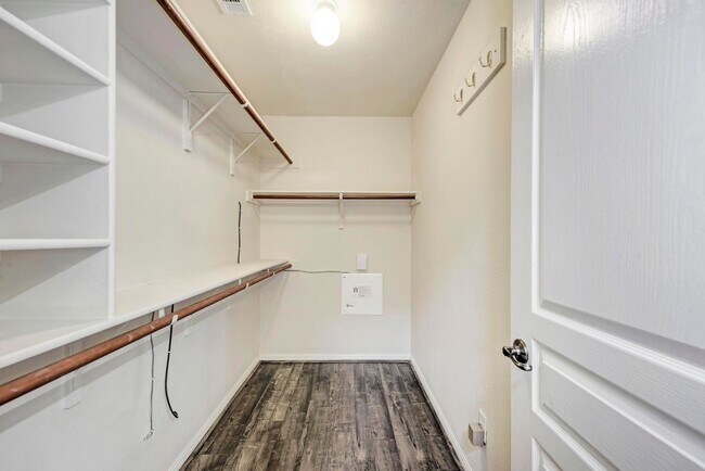 Building Photo - Large home in Pflugerville!  3 car garage - Highland Park Neighborhood
