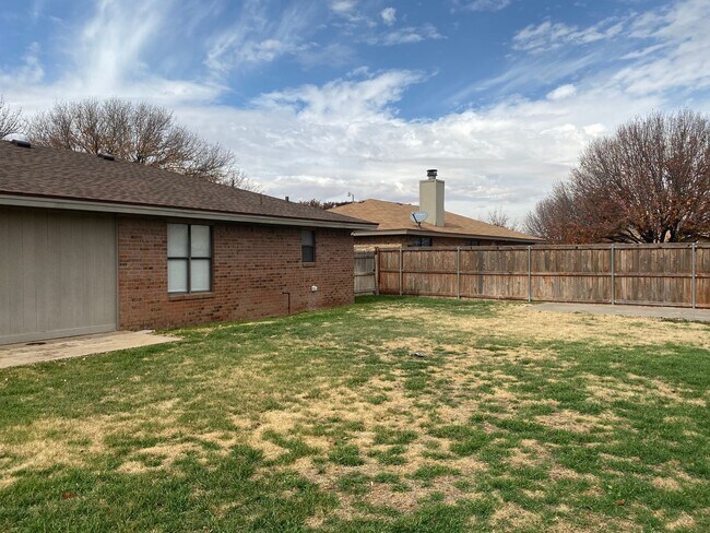 Building Photo - 9303 Flint Ave