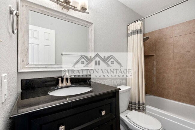 Building Photo - 2142 S Las Palmas