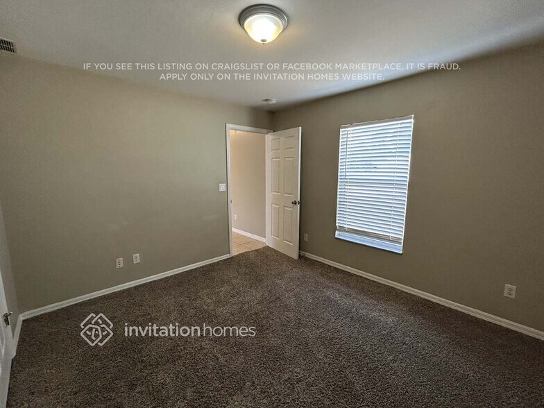 Building Photo - 3423 SW 9th Ave