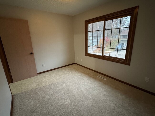 Building Photo - 2 bedroom duplex