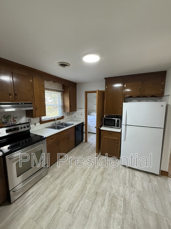 Building Photo - 5710 Tuskwillow Dr