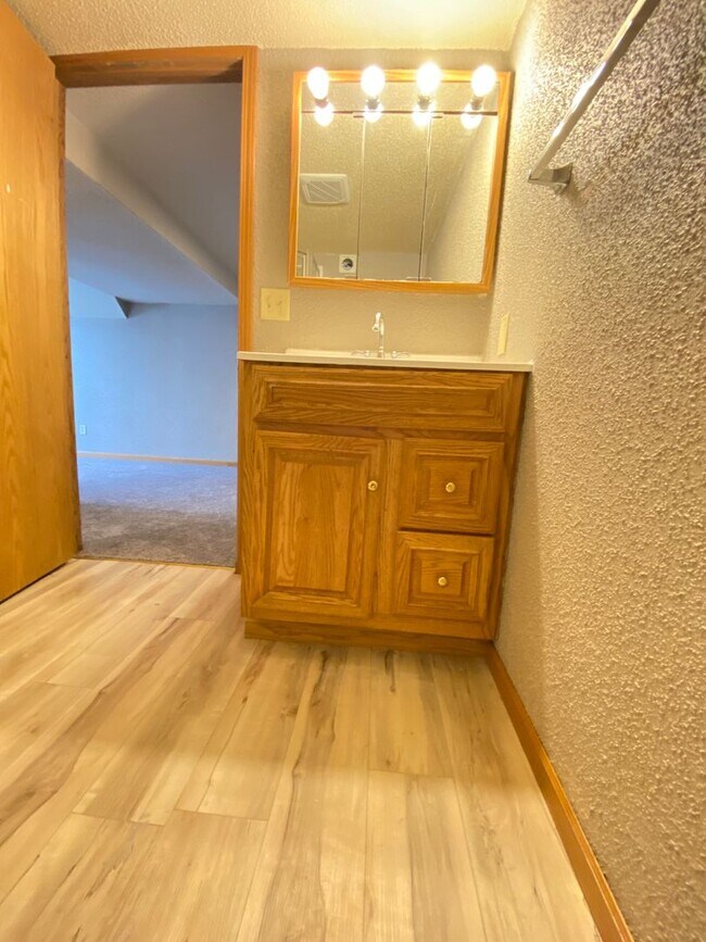 Building Photo - Now leasing for May 2026! Four Bed/One Bath