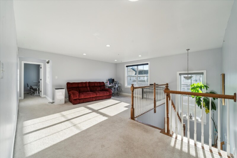 Building Photo - 602 Summit Dr