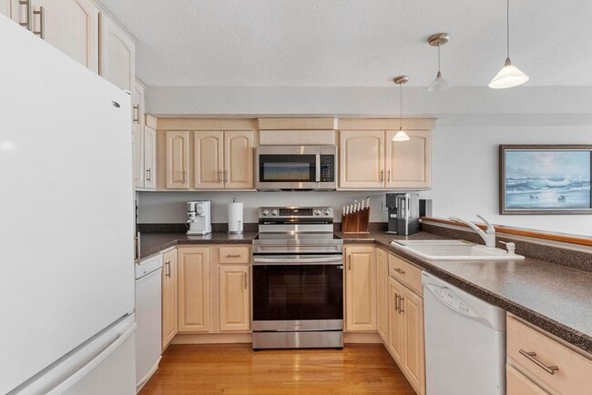 Building Photo - 40 Oceanside Dr