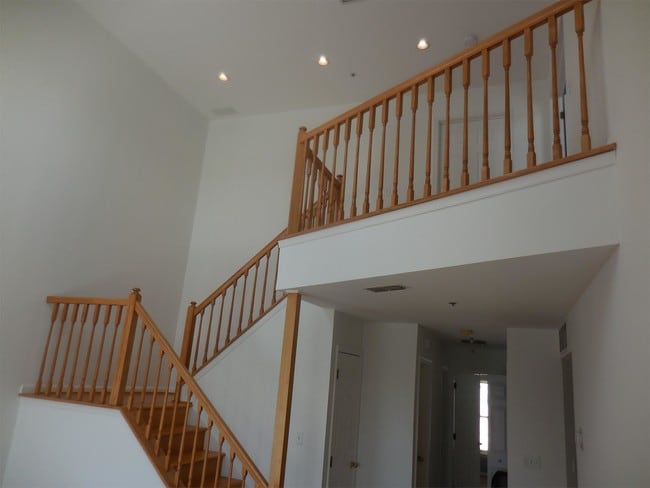 Building Photo - 207B Seneca Way