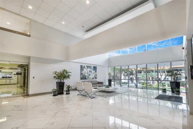 Building Photo - 531 N Ocean Blvd