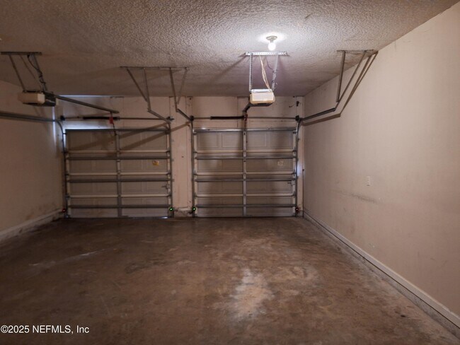 Building Photo - 7217 Deerfoot Cir