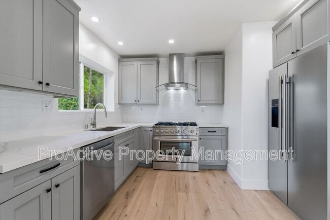 Building Photo - 2409 Yorkshire Dr