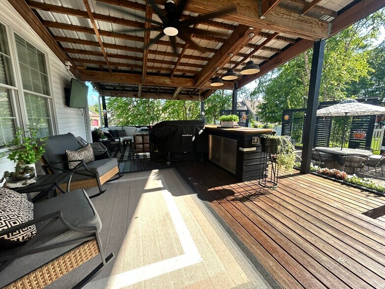Building Photo - 2810 Emerald Dr
