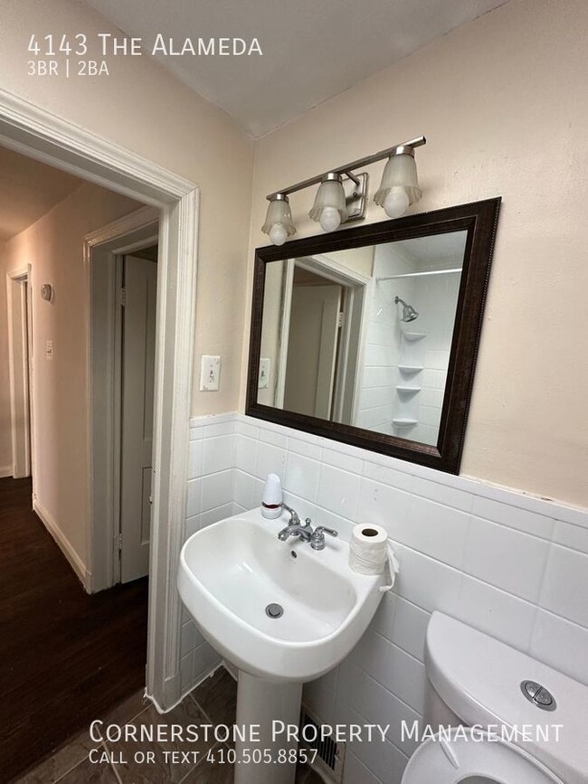 Building Photo - 3 Bed 1.5 Bath | $1500  | 4143 The Alameda...