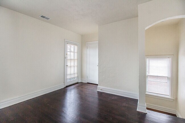 Building Photo - 7120 Dartmouth Ave