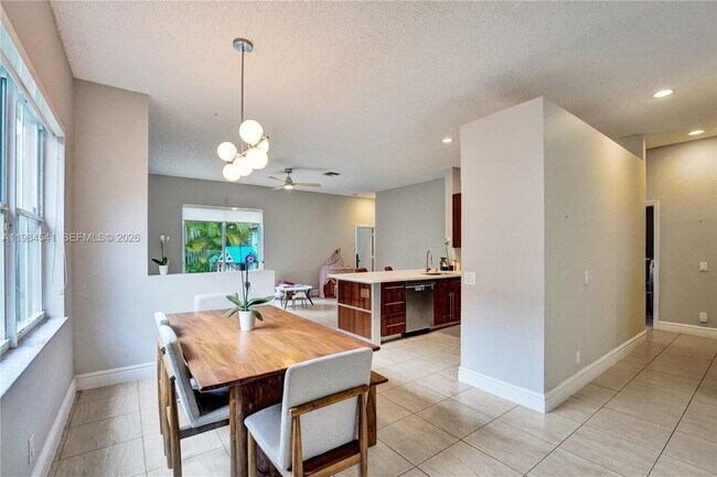 Building Photo - 930 Bluewood Terrace