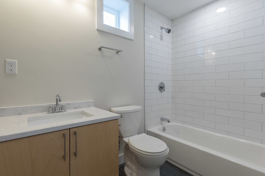 Building Photo - 843 Columbia Rd