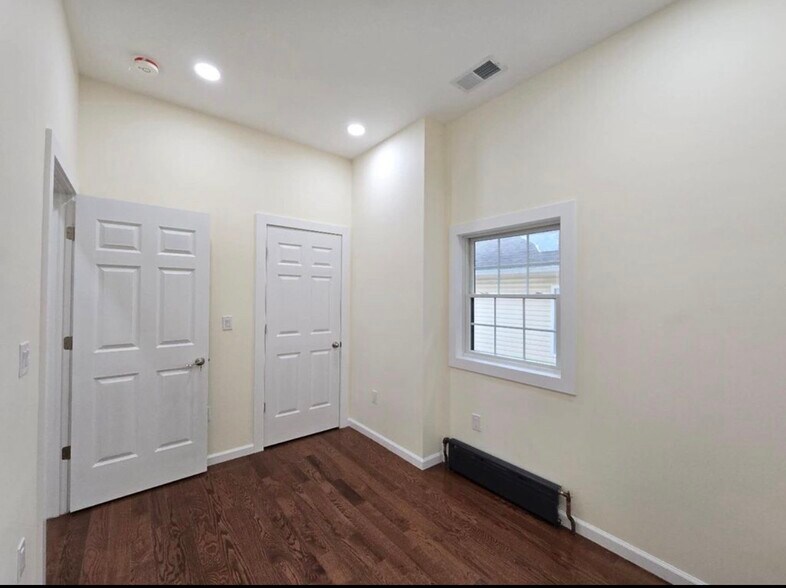 Building Photo - 276 Prescott Ave
