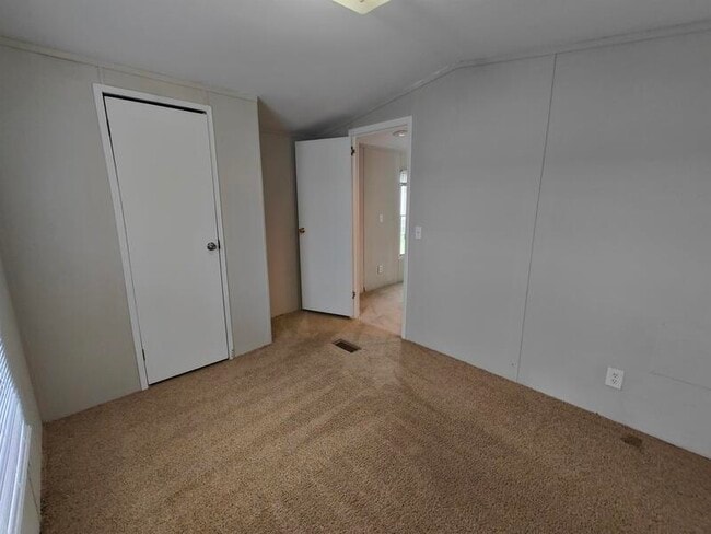 Building Photo - 4512 Rainbow Ln