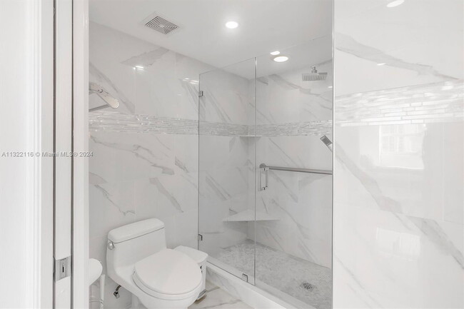 Building Photo - 1155 Brickell Bay Dr