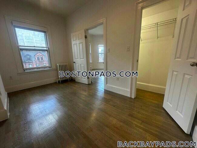 Building Photo - 225 Newbury St