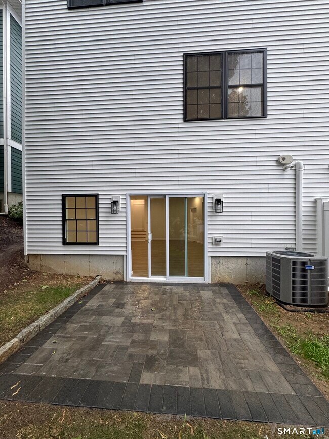 Building Photo - 38 Golden Hill St