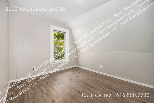 Building Photo - 2110 Swensberg Ave NE