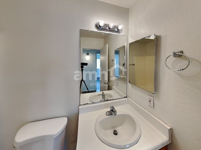 Building Photo - 15030 N 150th Ln