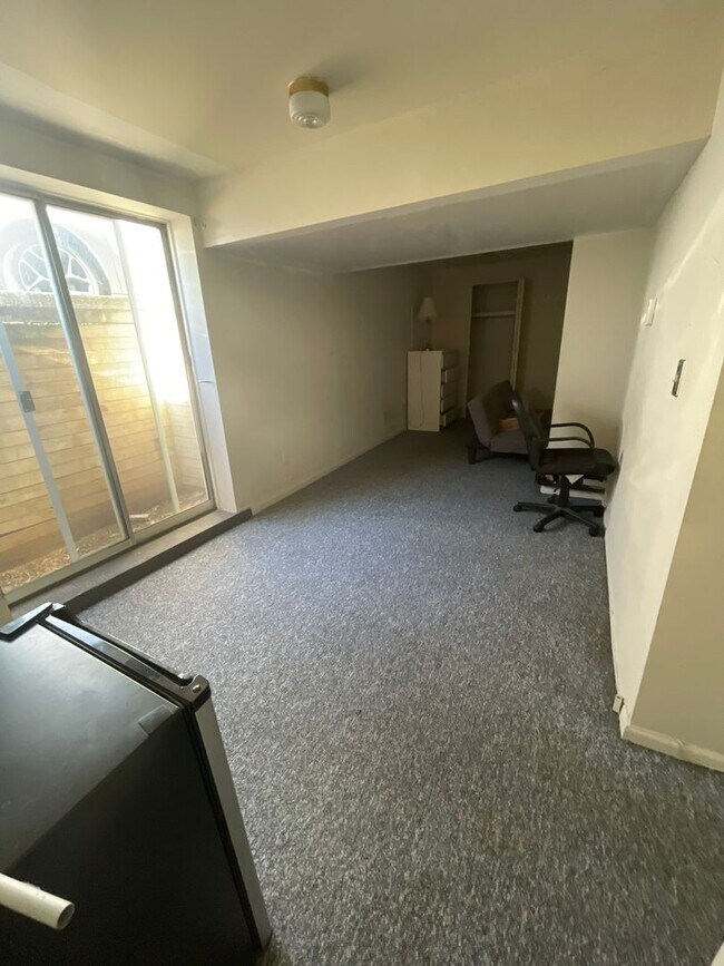 Building Photo - 725 Church St