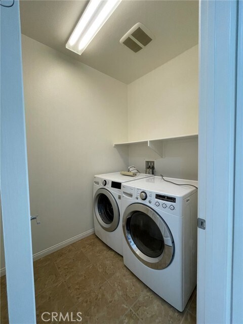 Building Photo - 810 The Promenade