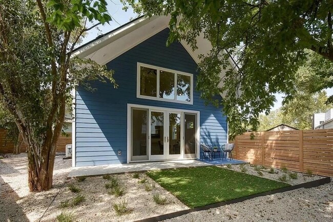 Building Photo - 920 Cardinal Ln