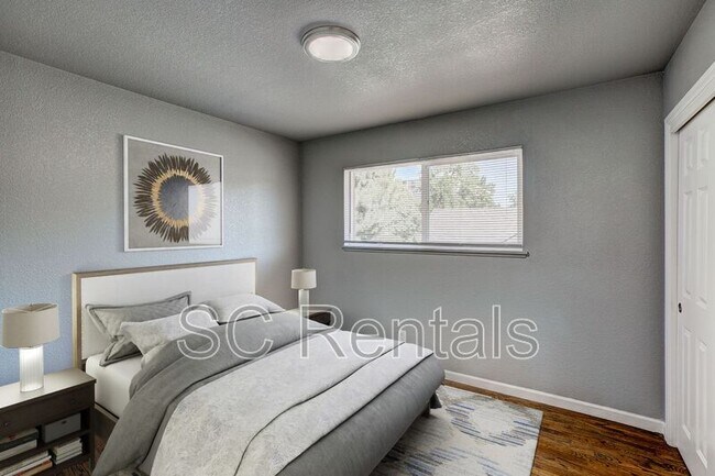 Building Photo - 526 S Howes St