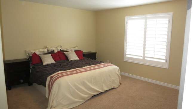 Master Bed (Photo reflects old paint color. Newly painted Jan 2018) - 2755 Shady Hollow Lane