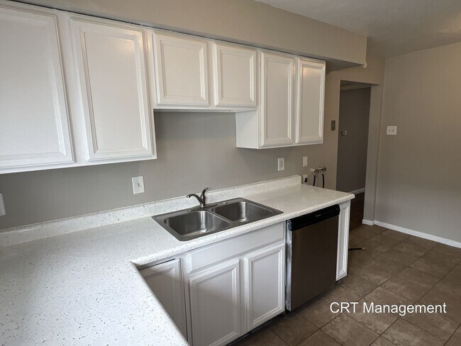 Building Photo - Freshly Updated 3-Bedroom, 1-Bathroom **Sp...