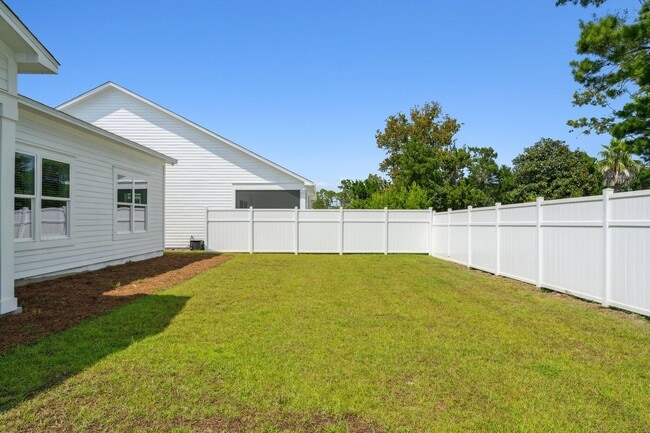 Building Photo - 712 Landing Cir