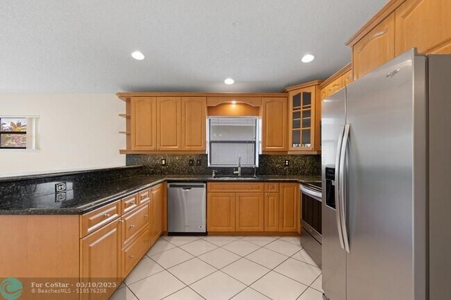 Building Photo - 10091 SW 16th Pl