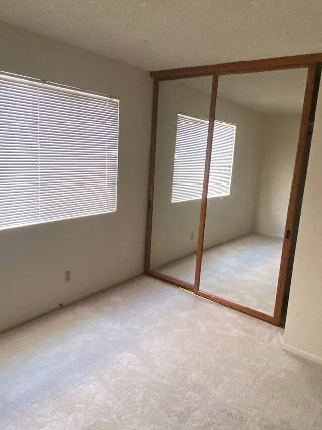 Building Photo - 826 Bard St