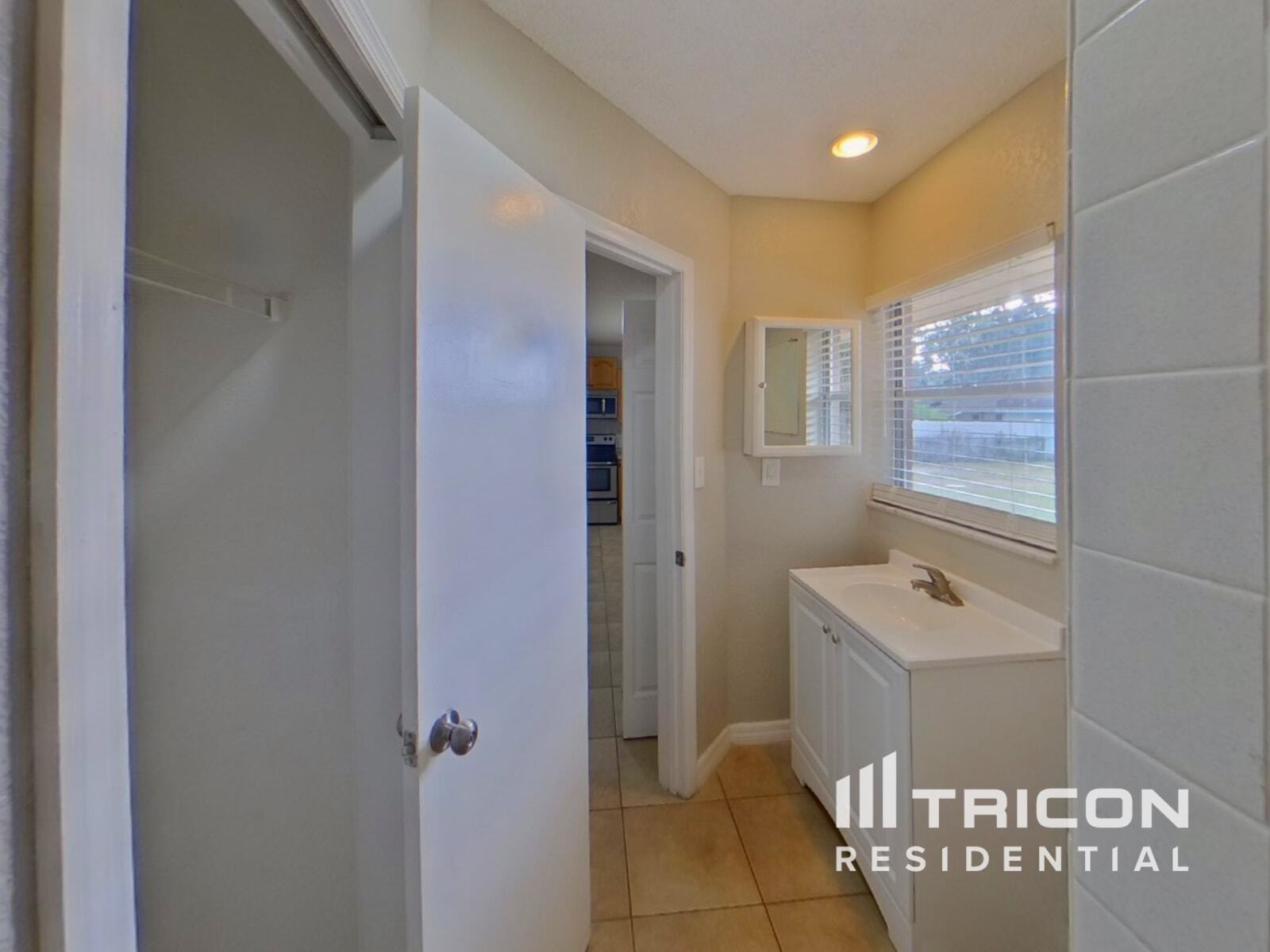 Building Photo - 10811 La Vista Loop