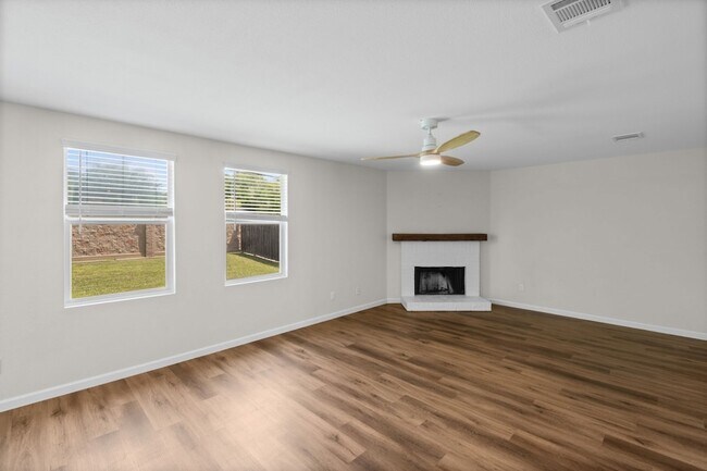 Building Photo - 2140 Hacienda Ct
