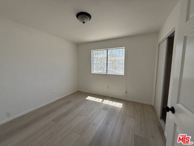 Building Photo - 1531 E 92nd St