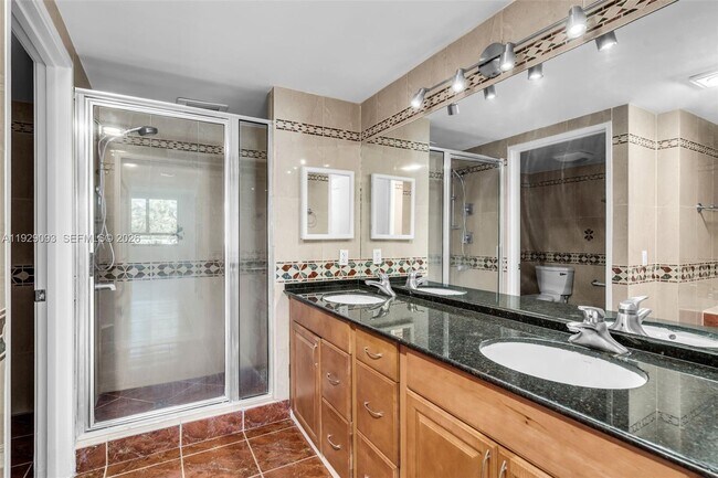 Building Photo - 121 Crandon Blvd