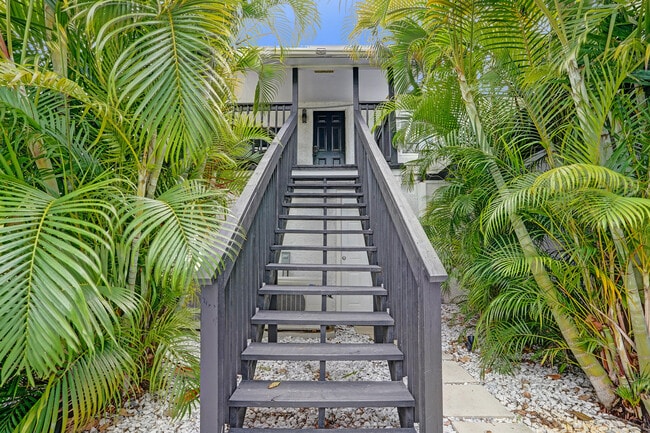 Building Photo - 311 SE 3rd Ave