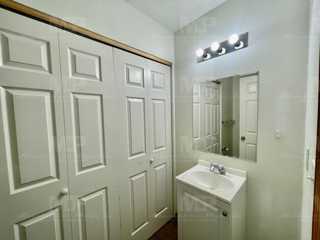 Building Photo - 3380 Saratoga St