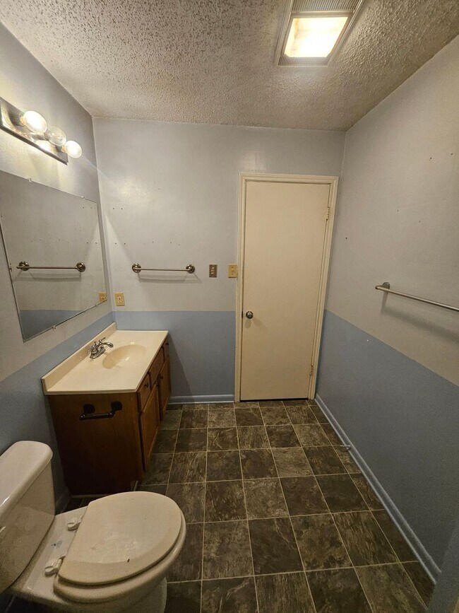 Building Photo - 110 Kimberly Dr