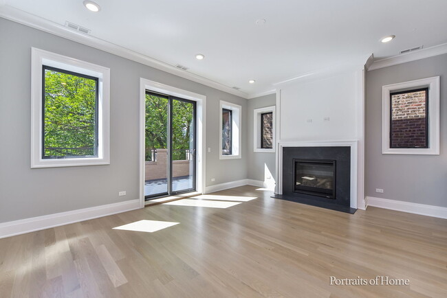 Building Photo - 2135 N Lakewood Ave