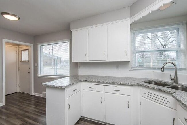 Building Photo - Brick Ranch Single Family Home