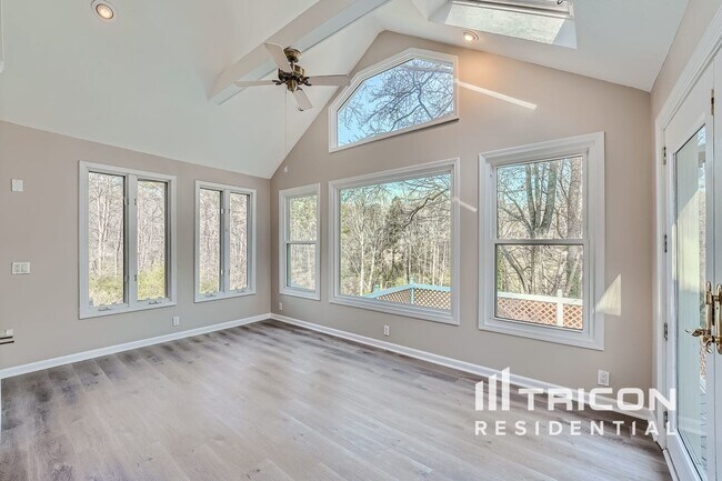 Building Photo - 1366 Oleander Dr SW