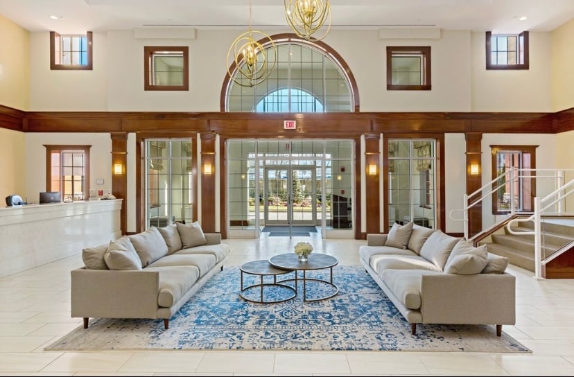 Building Photo - 10 Byron Pl