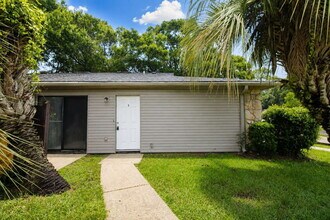 Building Photo - Freshly Updated 2BR Unit Near Old Palafox Hwy with New Wood-Look Flooring, Vaulted Ceilings & Uti...
