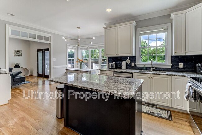 Building Photo - 7022 Cayman Ct