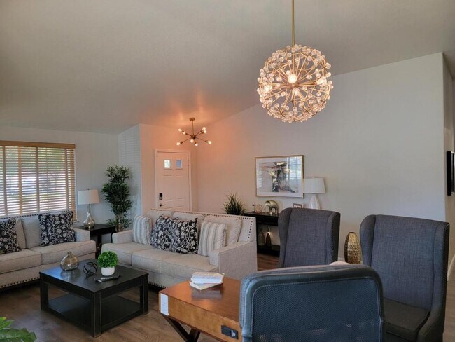 Building Photo - 692 W Springer Dr